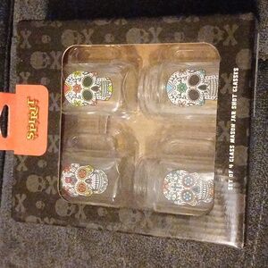 Set of 4 Glass mason jar glasses New with tag